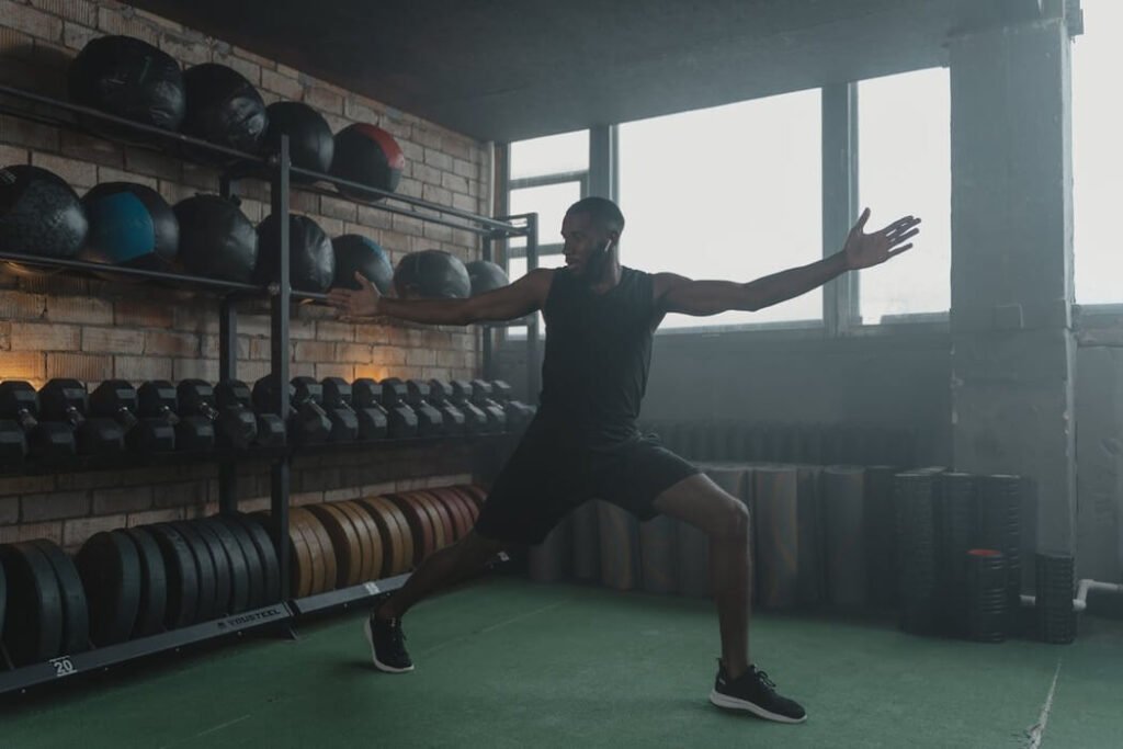 Guy doing active recovery in a gym