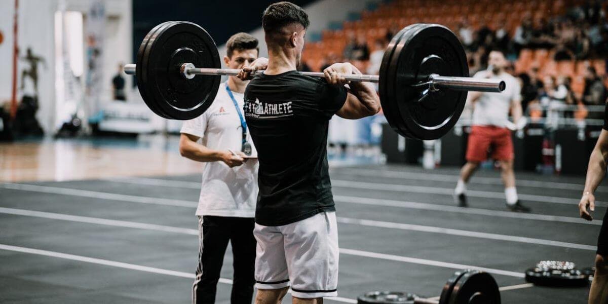 Read more about the article What Is Hybrid Training: Who Is a Hybrid Athlete?